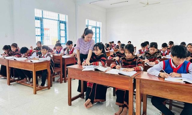 Gia Lai đề xuất chính sách hỗ trợ cho học sinh dân tộc nội trú và xã đảo