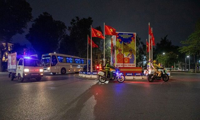 Công an Hà Nội xuyên đêm tăng cường kiểm tra, bảo đảm an ninh, an toàn trước ngày bầu cử