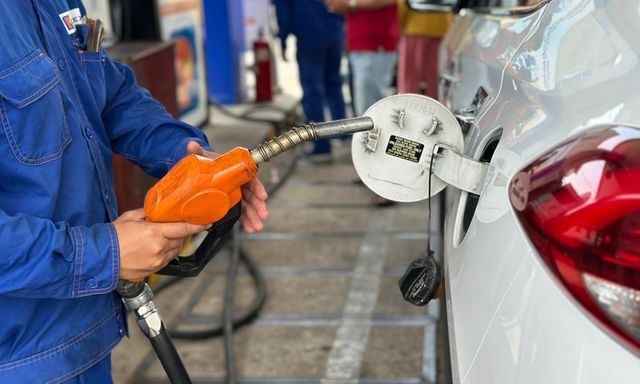 Xả quỹ bình ổn, giữ nguyên giá xăng