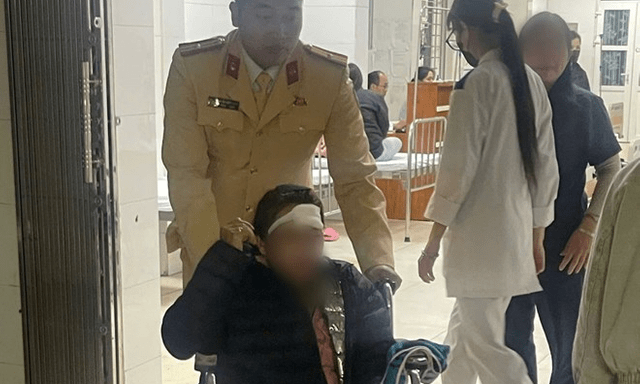 CSGT Hải Phòng kịp thời cứu người phụ nữ gặp nạn trên sông Văn Úc