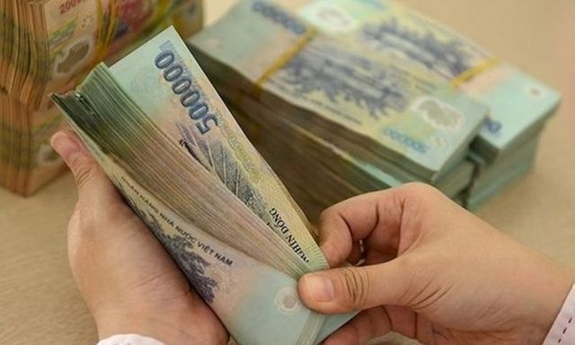 Năm 2026, lương của bác sĩ mới ra trường là bao nhiêu?