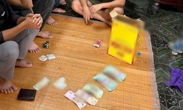 Đột kích sới bạc “ba cây” ở Thanh Hóa, tạm giữ hơn 140 triệu đồng
