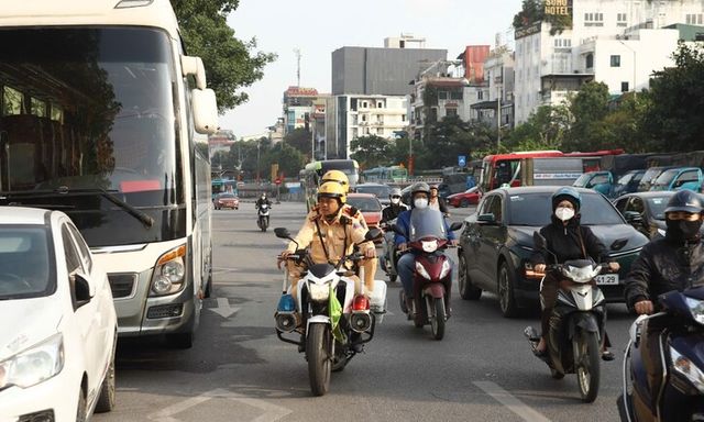 Hà Nội: Xử lý xe khách dừng đỗ chờ giờ vào khu vực hạn chế không đúng quy định