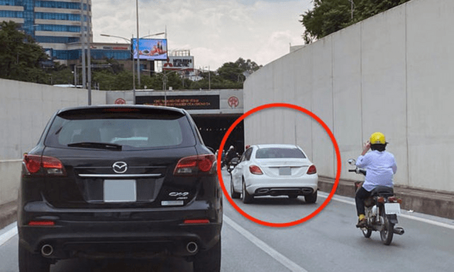 Tổng hợp mức xử phạt lỗi lái xe ô tô lấn làn năm 2026 ra sao?