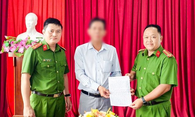 Tin thời sự 24h: Người đàn ông nhận lại gần 1 tỷ chuyển khoản nhầm cho người lạ