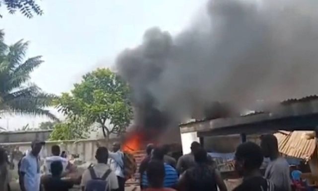 Clip: Máy bay rơi xuống trường mầm non tại Ghana, 2 người thiệt mạng