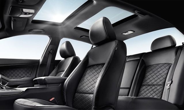 Xe 5 chỗ chở được mấy người?