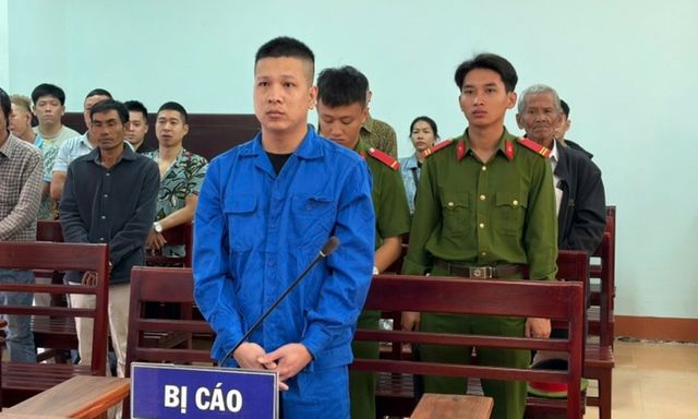 Hành hung cảnh sát giao thông đang làm nhiệm vụ, người đàn ông lĩnh án