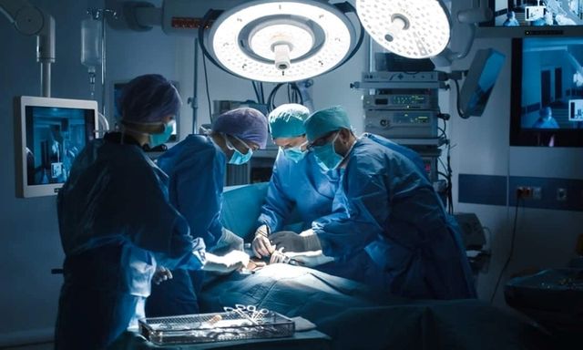 Bác sĩ cắt nhầm 2 động mạch khiến bệnh nhân tử vong khi phẫu thuật, phải ra hầu tòa ở Singapore