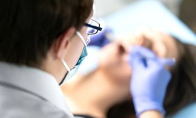 Người phụ nữ tử vong sau khi nhổ răng tại phòng khám tư nhân, chủ phòng khám bỏ trốn ở Ấn Độ