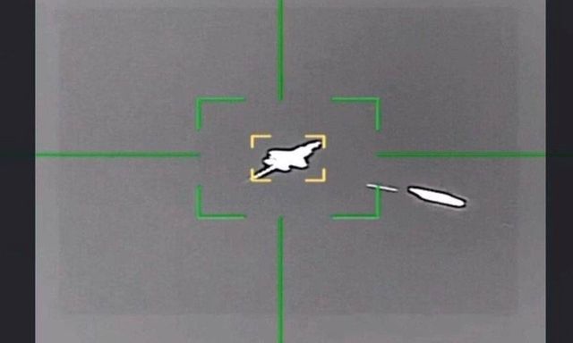 Clip: Cận cảnh Iran khóa mục tiêu, khai hỏa vào 