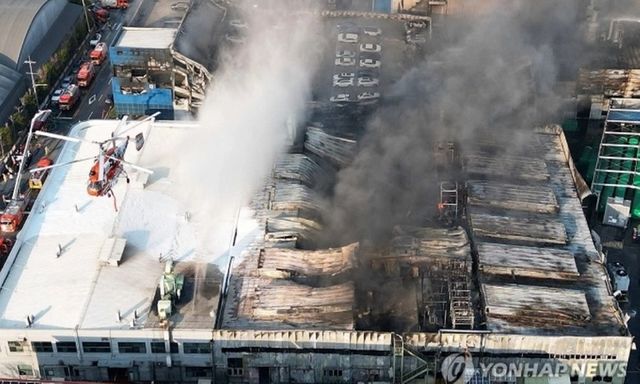 Cháy nhà máy phụ tùng ô tô tại Hàn Quốc, 14 người thiệt mạng 