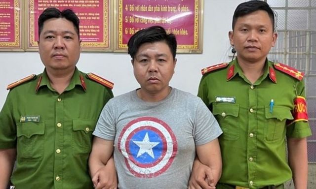 Khởi tố đối tượng đập phá hành lý nữ du khách trước tại sân bay Tân Sơn Nhất