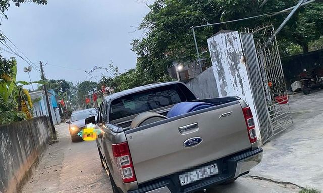 Xác minh clip tài xế đỗ ô tô chắn ngõ, thái độ 