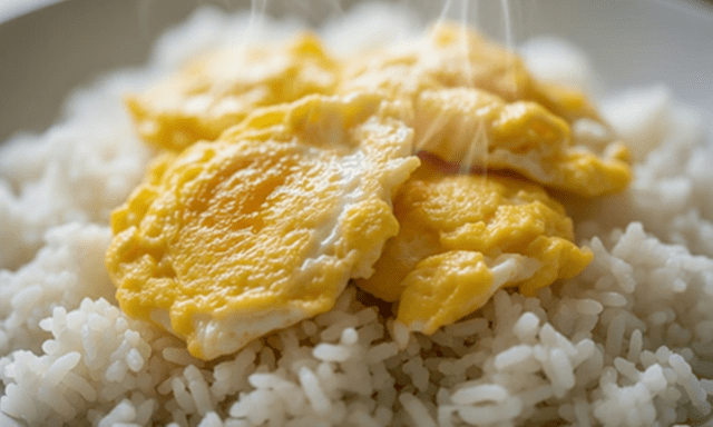 Mẹo ăn cơm với trứng giúp ổn định đường huyết