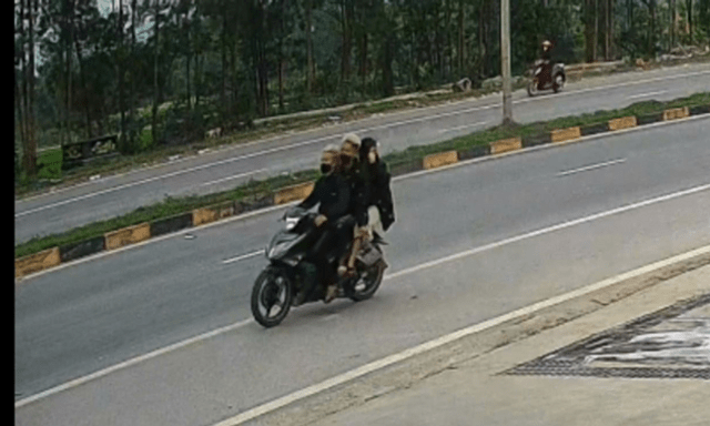 Bắt nhóm thanh niên chặt biển số, cướp xe máy của người đi đường ở Phú Thọ