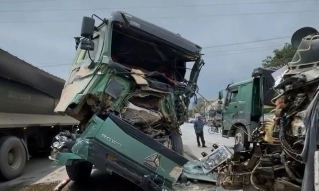 Hiện trường vụ tai nạn liên hoàn giữa 2 xe tải, 1 ô tô khiến 3 người thương vong