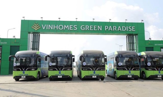 Phúc lợi thiết thực tại VinCons: Công nhân được đưa đón bằng xe buýt điện