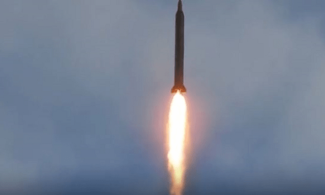 Clip: Iran phóng tên lửa dồn dập, tấn công đáp trả Mỹ và Israel