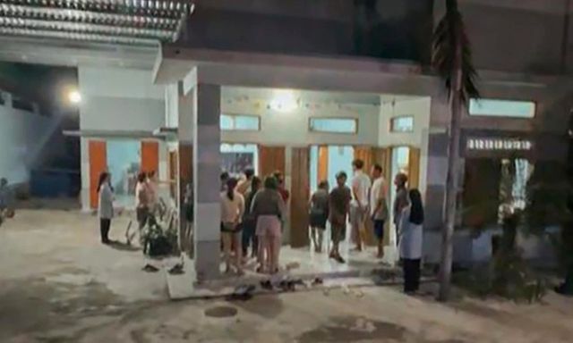 Tin tức thời sự 24h: Lao ra biển cứu 2 con, người cha tử vong thương tâm