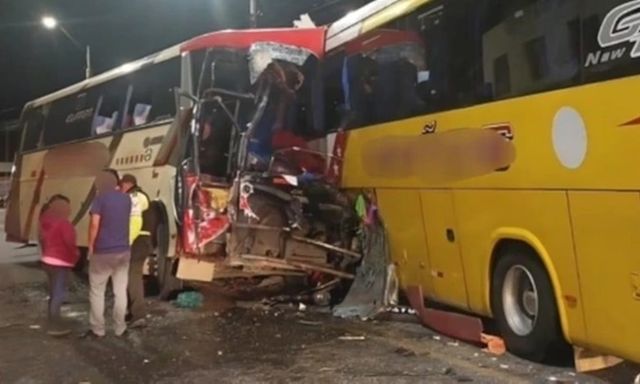 Hiện trường thương tâm 2 xe buýt va chạm, 5 người thiệt mạng, 21 người bị thương