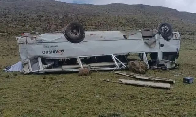 Lật xe chở khách du dịch, 9 người thiệt mạng, 15 người bị thương ở Peru