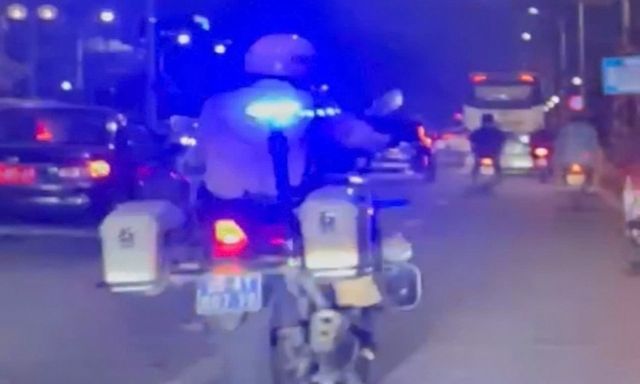 Tin tức thời sự 24h: CSGT mở đường, bé gái 6 tuổi được đưa đi cấp cứu kịp thời