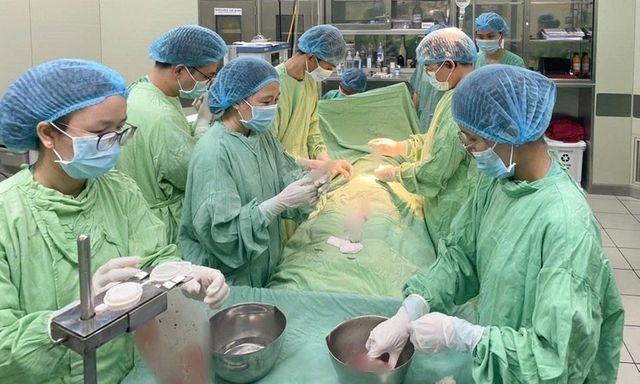 Tin tức đời sống 26/3: Ghép tuỷ từ chị ruột cứu bé gái bị tan máu bẩm sinh