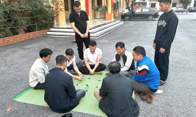 Khởi tố 10 đối tượng lợi dụng đám cưới để đánh bạc tại Bắc Ninh