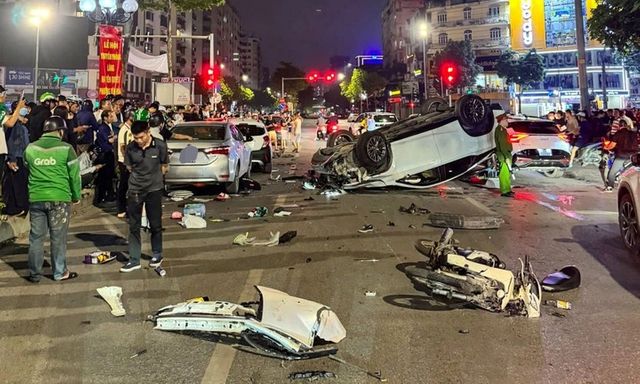 Xác định nguyên nhân ban đầu vụ tài xế lái Lexus tông 5 ô tô và 1 xe máy ở Hà Nội