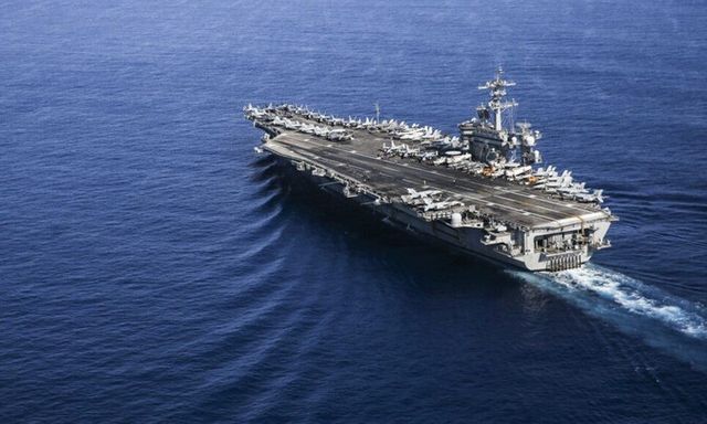Iran nã hơn 100 tên lửa vào tàu sân bay Mỹ, Tổng thống Trump nói gì?