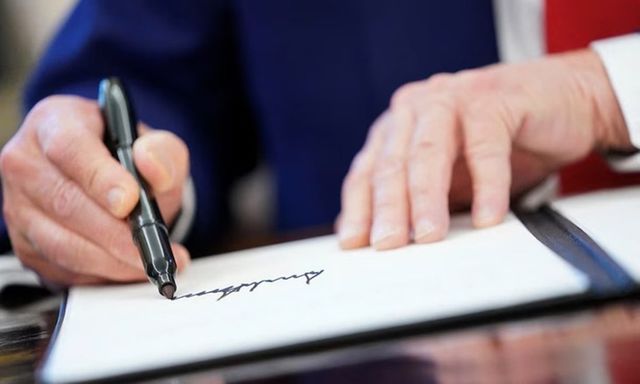 Chữ ký ông Trump sắp xuất hiện trên tiền giấy Mỹ