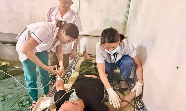 Đang cày ruộng bị 