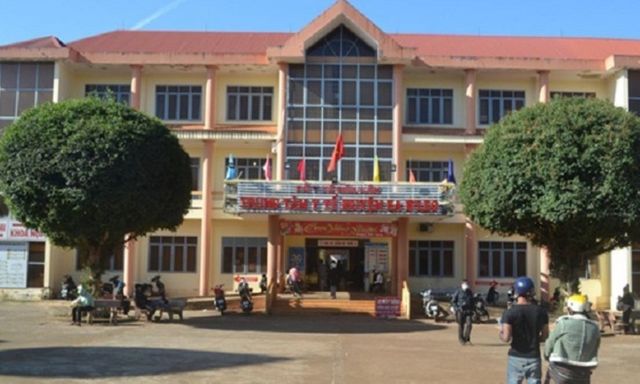 Khẩn trương làm rõ vụ 61 người nghi ngộ độc sau ăn bánh mì ở Đắk Lắk