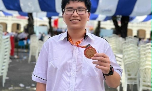 Nam sinh xác lập thành tích hiếm có, đạt điểm SAT tuyệt đối 1600/1600 ngay lần thi đầu, bí kíp là gì?