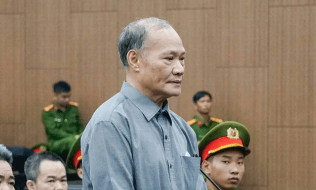 Xét xử Cựu Thứ trưởng Hoàng Văn Thắng: Khoản 200.000 USD và lời thừa nhận “không đấu tranh được với bản thân”