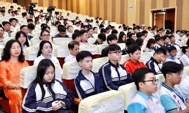 Tin tức giáo dục 24h: Việt Nam chốt 37 học sinh vào đội tuyển thi Olympic khu vực, quốc tế