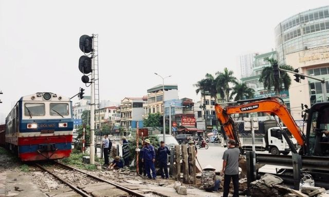 Tự mở lối đi qua đường sắt, bị phạt bao nhiêu tiền?