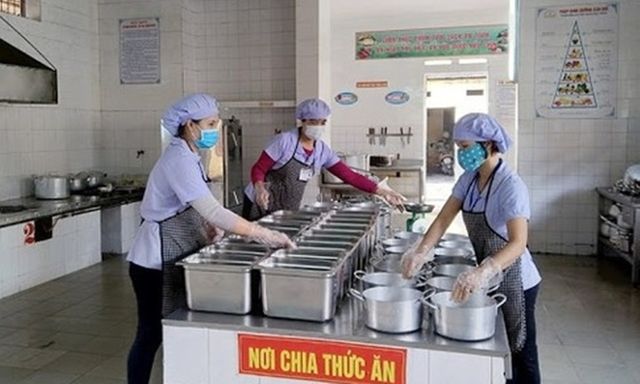 Tin tức giáo dục 24h: Chủ tịch Hà Nội yêu cầu niêm yết công khai nguồn gốc thực phẩm vào trường học 