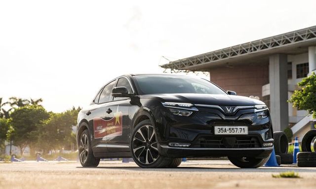 Khách hàng chốt đơn VinFast VF 8 trong “một nốt nhạc” để tận dụng ưu đãi mua xe 0 đồng, sạc pin 0 đồng