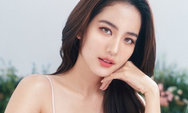 Nữ diễn viên gây sốc khi tiết lộ có hai tử cung và một quả thận