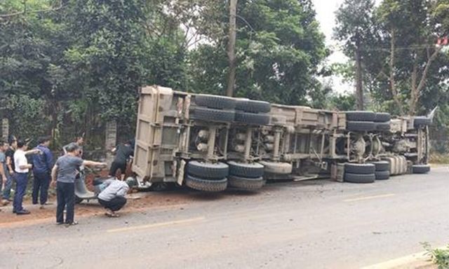 Vụ lật xe đầu kéo, 2 phụ nữ tử vong ở Phú Thọ: Bắt tạm giam tài xế Trần Văn Khoa