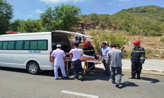 Tin tức thời sự 24h: Kịp thời cứu hộ du khách nước ngoài gặp nạn trên núi Dinh