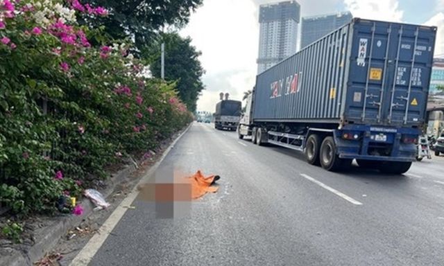 Người đàn ông tử vong giữa đường ở TP.HCM, công an truy tìm ô tô gây tai nạn