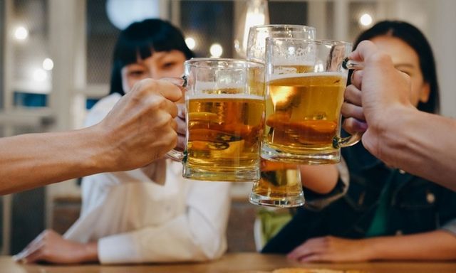 Ép người khác uống rượu, bia bị phạt bao nhiêu tiền?