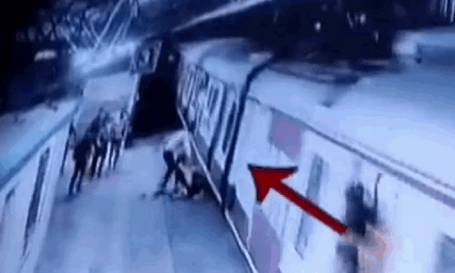 Người đàn ông đẩy cô gái vào đoàn tàu đang chạy vì bị từ chối lời cầu hôn