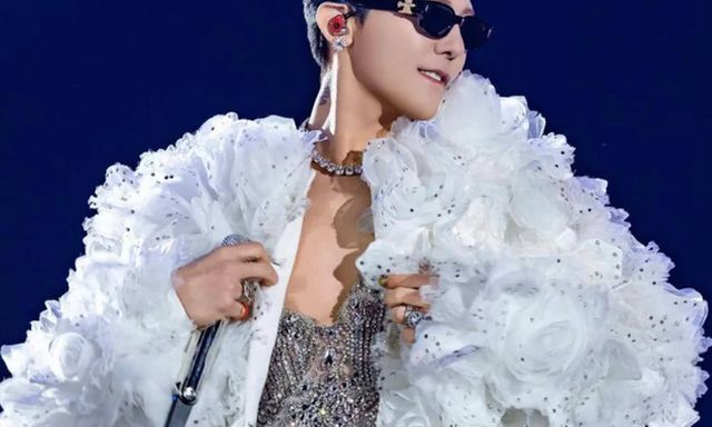 Nam ca sĩ “gây sốc” khi kiếm hơn 1,3 nghìn tỷ đồng trong một năm