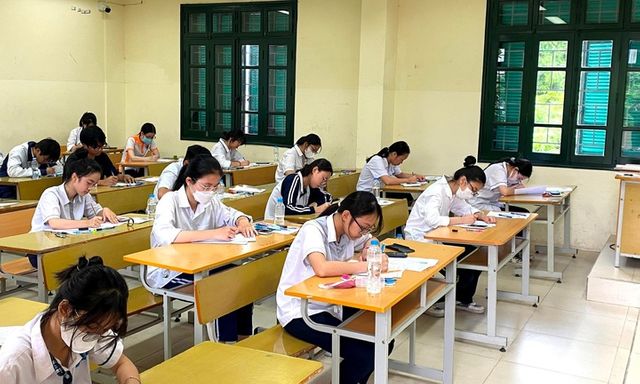 Biến động điểm chuẩn lớp 10 Hà Nội 3 năm qua