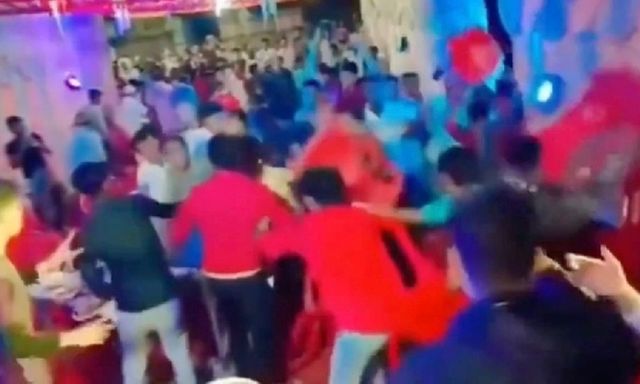 Nhà trai và nhà gái ẩu đả dữ dội chỉ vì... thiếu phô mai trong món ăn