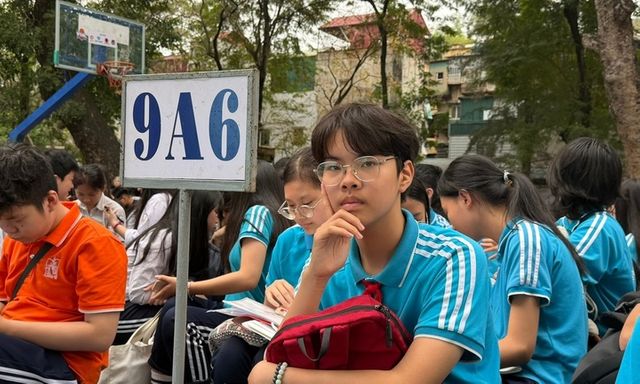 Tỉ lệ chọi lớp 10 Hà Nội 2026 tăng mạnh: Phụ huynh, học sinh “cân não” chọn nguyện vọng, lời khuyên 